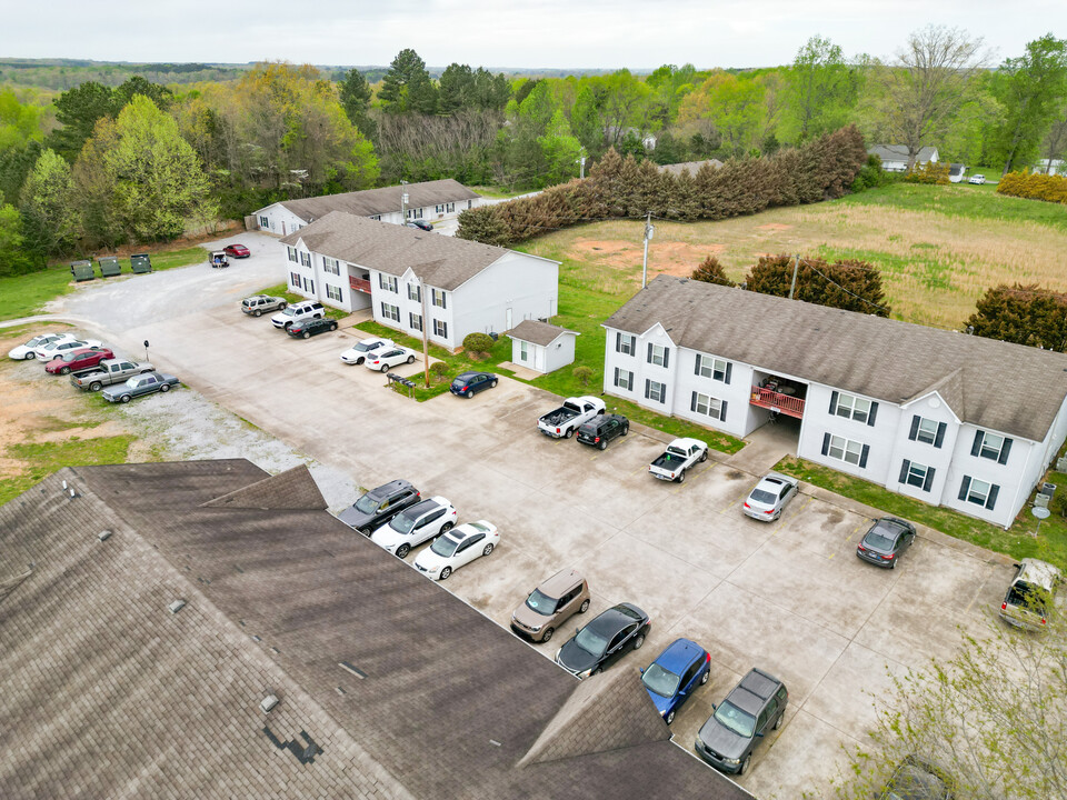 Hidden Valley Apartments in Lawrenceburg, TN - Building Photo