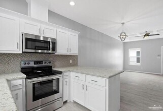 8 Redbud Ln in Weslaco, TX - Building Photo - Building Photo