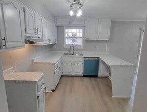 222 Pickett Rd in Memphis, TN - Building Photo - Building Photo