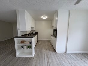 Anza South Apartments in Torrance, CA - Building Photo - Building Photo