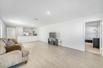 100 Burt Rainey Ln in Jarrell, TX - Building Photo - Building Photo