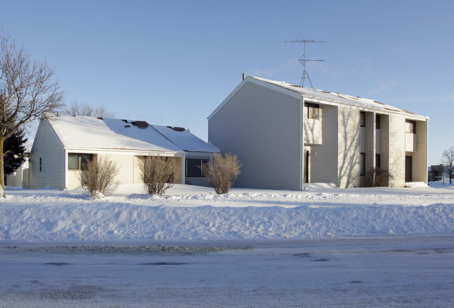 2401 15th St N in St. Cloud, MN - Foto de edificio - Building Photo