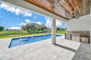 912 SW Bellevue Ave in Port St. Lucie, FL - Building Photo