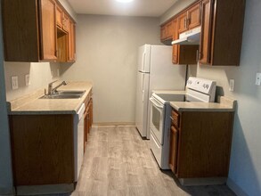 8311 83rd St SW-Unit -827 in Lakewood, WA - Building Photo - Building Photo