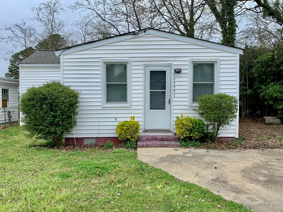 1909 N Mallory St in Hampton, VA - Building Photo