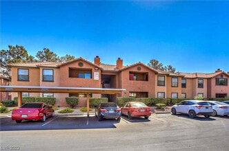 2451 N Rainbow Blvd, Unit 2080 in Las Vegas, NV - Building Photo - Building Photo