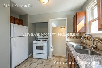 21511 Kenyon Dr in Maple Heights, OH - Building Photo - Building Photo