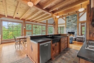 36 Moses Pond Rd in Weston, VT - Building Photo - Building Photo