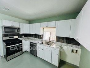 1402 Phoenix Ave NW in Albuquerque, NM - Building Photo - Building Photo