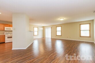 8243 Firefly Way in Indianapolis, IN - Foto de edificio - Building Photo