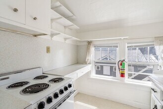 1918 Olive St in Cedar Falls, IA - Building Photo - Building Photo