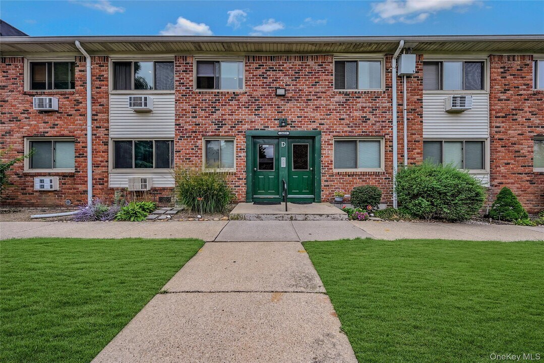 2453 Union Blvd in Islip, NY - Building Photo