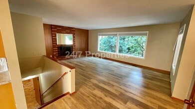 1103 Charman St in Oregon City, OR - Building Photo - Building Photo