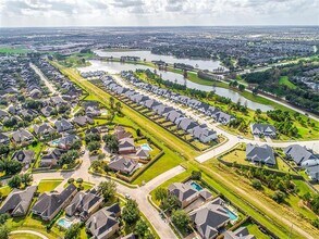 11826 Tranquility Summit Dr in Cypress, TX - Foto de edificio - Building Photo