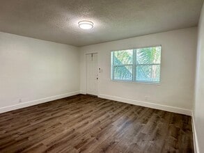Thomas Street LLC in Hollywood, FL - Building Photo - Building Photo
