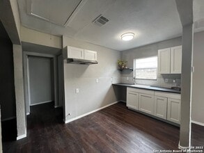 111 Los Arboles in San Antonio, TX - Building Photo - Building Photo