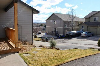1697 NE Lotus Dr in Bend, OR - Building Photo - Building Photo