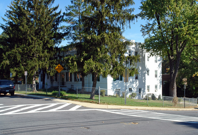 8201-8209 Schrider St in Silver Spring, MD - Foto de edificio - Building Photo