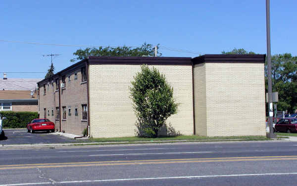 6100 S Harlem Ave in Summit, IL - Building Photo - Building Photo