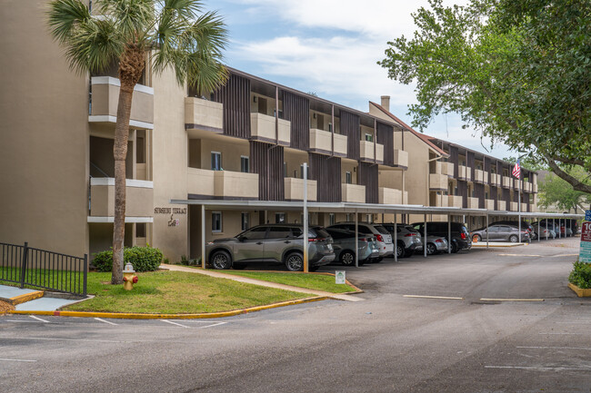 Sunshine Towers in Clearwater, FL - Building Photo - Building Photo