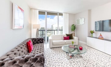485 Brickell Ave in Miami, FL - Building Photo - Building Photo