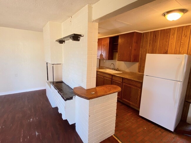 property at 939 E 9th Ave