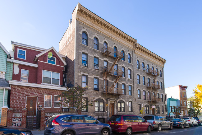 456 53rd St in Brooklyn, NY - Foto de edificio - Building Photo