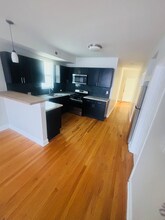 6847 S Indiana Ave in Chicago, IL - Foto de edificio - Building Photo