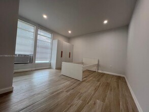 811 NW 21st Ct-Unit -811 in Miami, FL - Building Photo - Building Photo