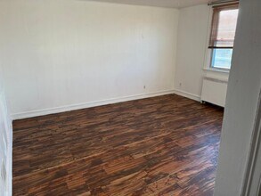 7137 Castor Ave, Unit 2nd Floor in Philadelphia, PA - Building Photo - Building Photo