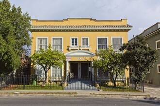 620 N Wilton Pl in Los Angeles, CA - Foto de edificio - Building Photo