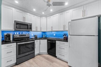 414 Pine Glen Ln in Greenacres, FL - Building Photo - Building Photo