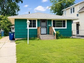 685 Longmeadow Rd in Buffalo, NY - Building Photo