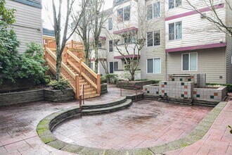 18102 15th Ave NE in Seattle, WA - Building Photo - Building Photo