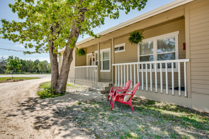 210 TX-21, Unit B in Bastrop, TX - Building Photo