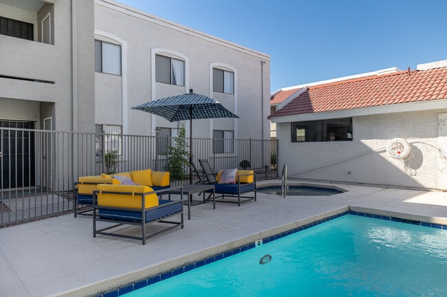 Papago Vista in Phoenix, AZ - Building Photo - Building Photo