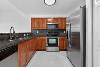 11103 NW 83rd St in Doral, FL - Building Photo - Building Photo