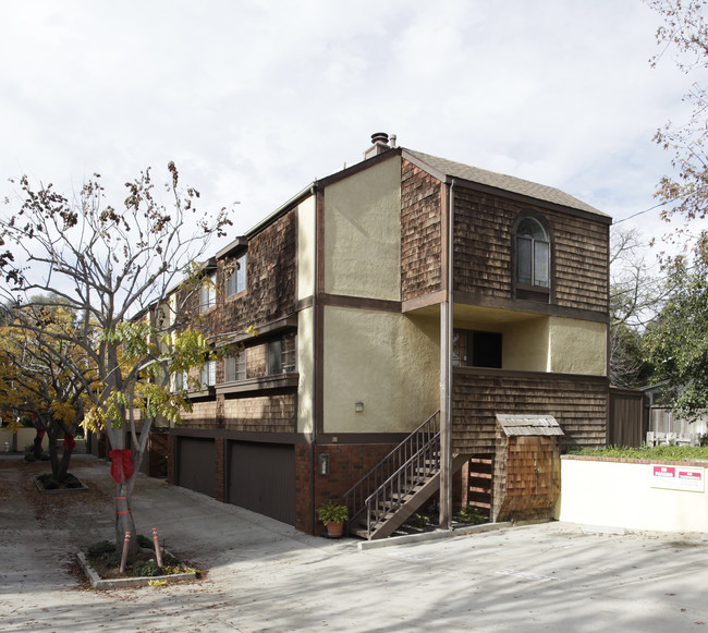 1925 Anaheim Ave in Costa Mesa, CA - Building Photo - Building Photo