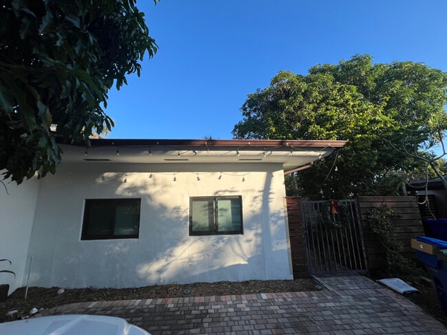 3371 SW 22nd St in Fort Lauderdale, FL - Foto de edificio - Building Photo
