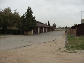 12745 Navajo Rd in Apple Valley, CA - Foto de edificio - Other