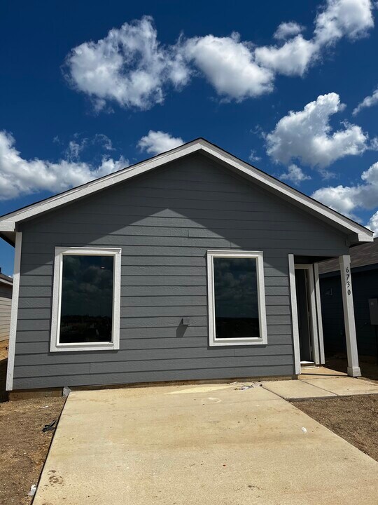 6730 Chert Chase in San Antonio, TX - Building Photo