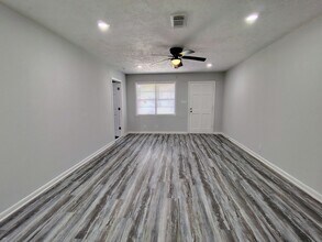 2821 1st Ave N in Texas City, TX - Building Photo - Building Photo
