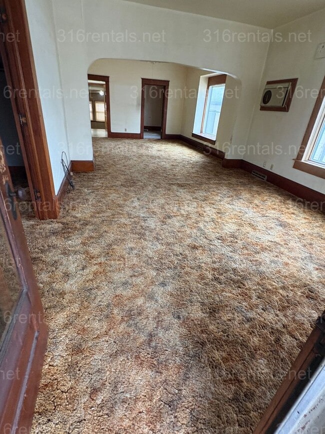 404 E 9th St in Newton, KS - Building Photo - Building Photo