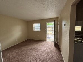 Whitehaven Oaks Apartments in Memphis, TN - Building Photo - Building Photo