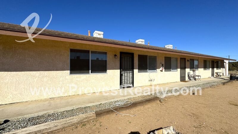 15946 Orange St in Hesperia, CA - Building Photo