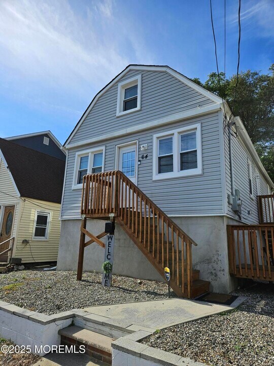 64 Center Ave in Keansburg, NJ - Building Photo