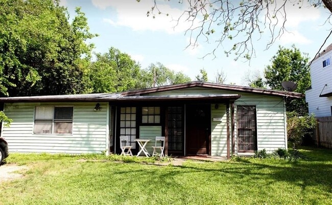 property at 5111 Woodrow Ave