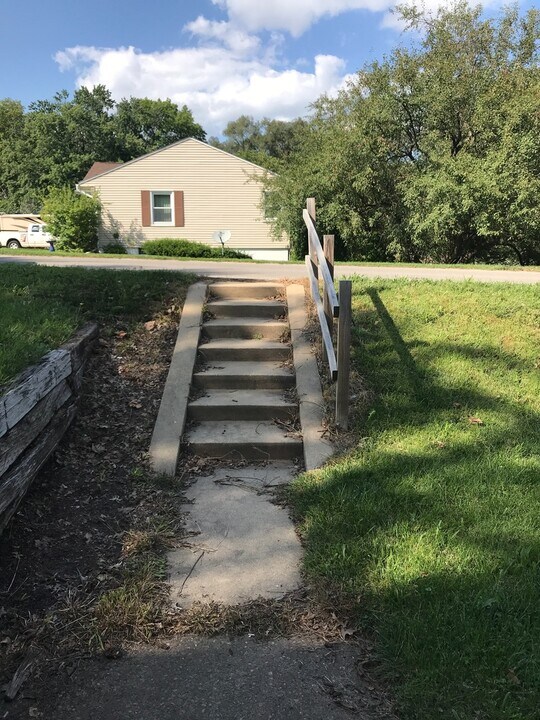 1002 Easton Ave in Waterloo, IA - Building Photo