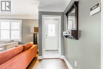 961 Shadeland Ave in Burlington, ON - Building Photo - Building Photo