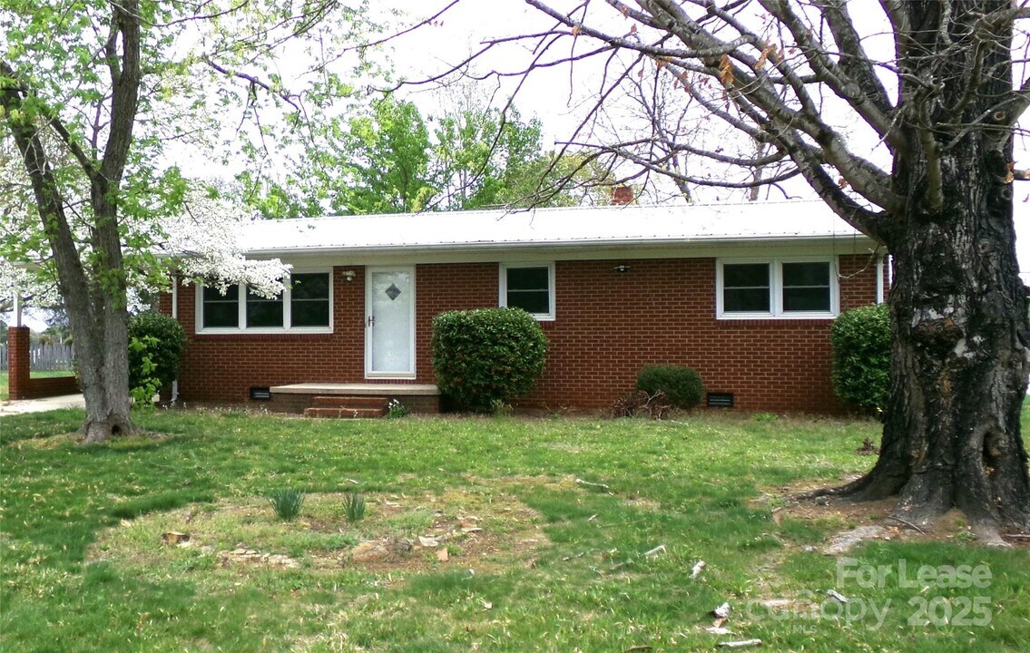 801 Anderson Rd in Albemarle, NC - Building Photo
